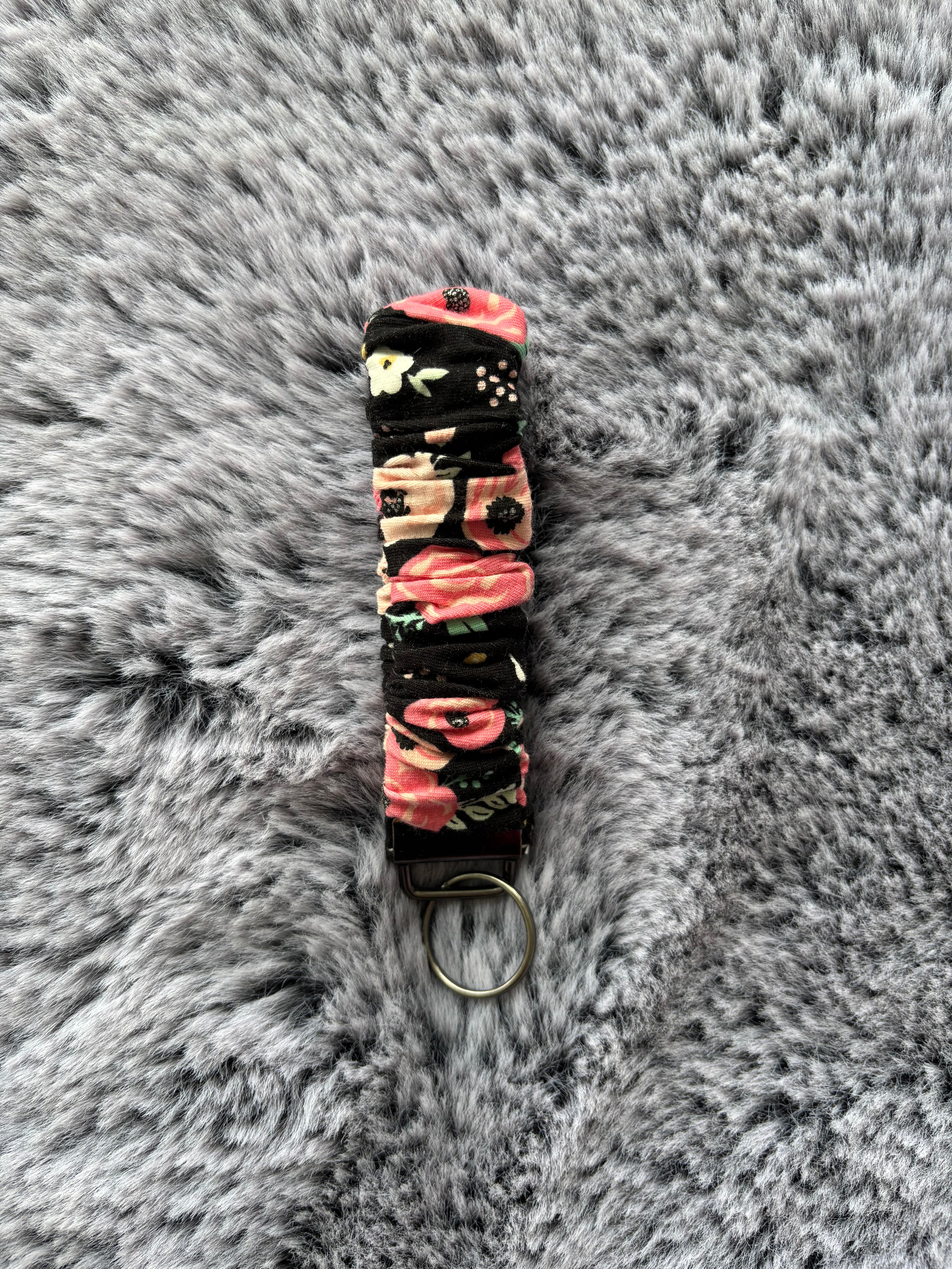 Porte-clés style chouchou - Fleurs rose